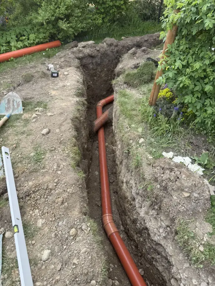 Conduite en fouille — Pose d’une conduite d’évacuation sur un chantier RP CONNECT.
