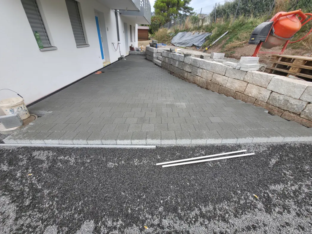 Vevey · terrasse pavée réalisée au pied de la villa